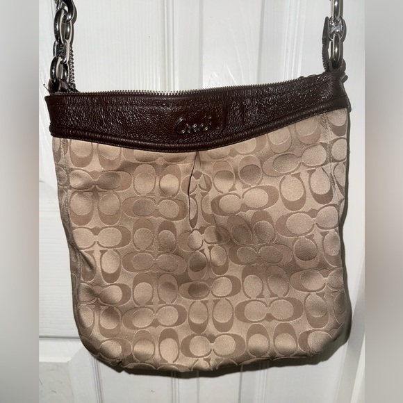 Ashley Signature vintage coach - Picture 3 of 8